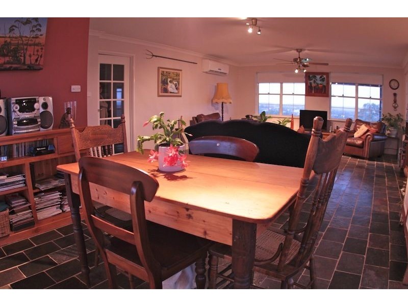 8 Dr Dunlop Grove, Northam WA 6401