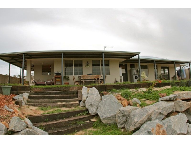 8 Dr Dunlop Grove, Northam WA 6401