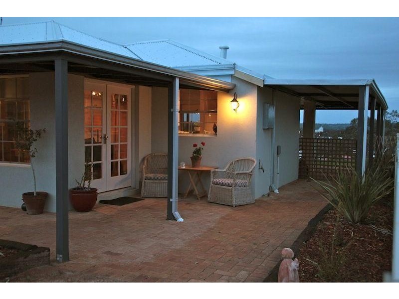 8 Dr Dunlop Grove, Northam WA 6401