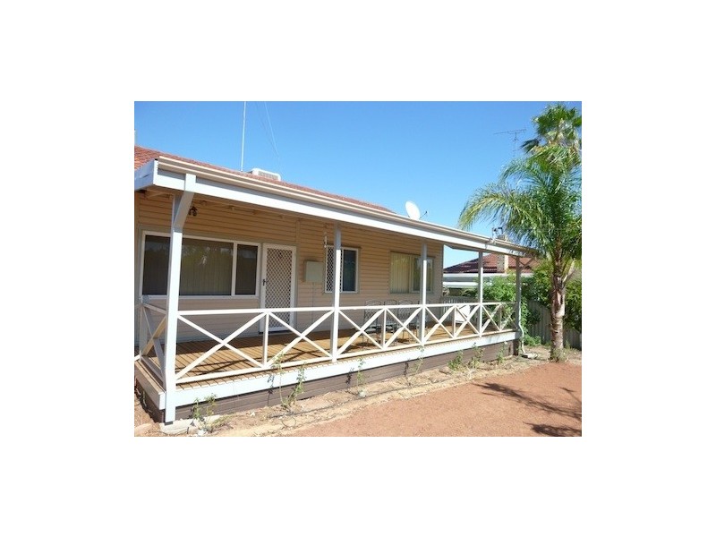 8 Strickland Avenue, Northam WA 6401