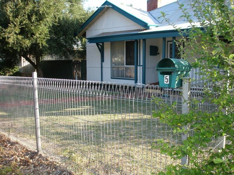 5 Clarke Street, Northam WA 6401