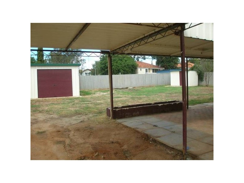 8 Yalbaroo Road, Northam WA 6401