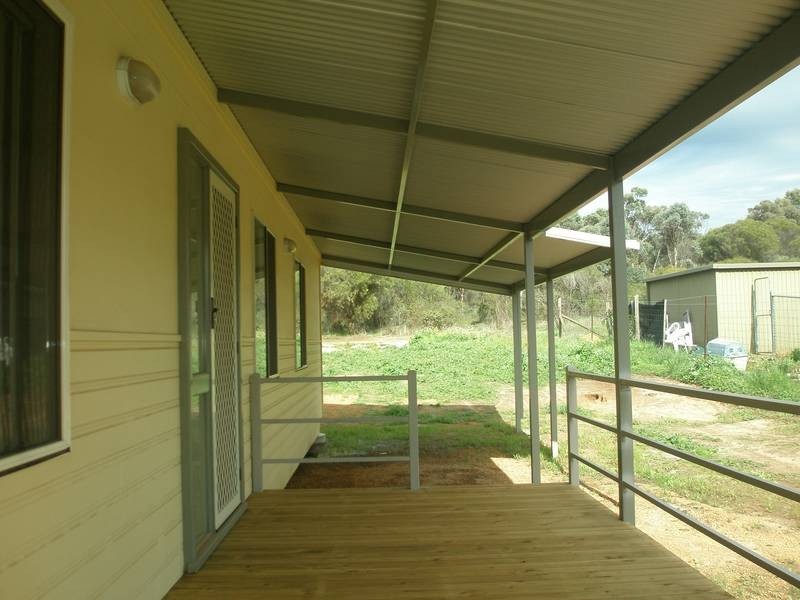 24 Lockyer Road, Clackline WA 6564