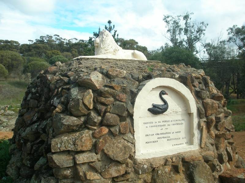 24 Lockyer Road, Clackline WA 6564