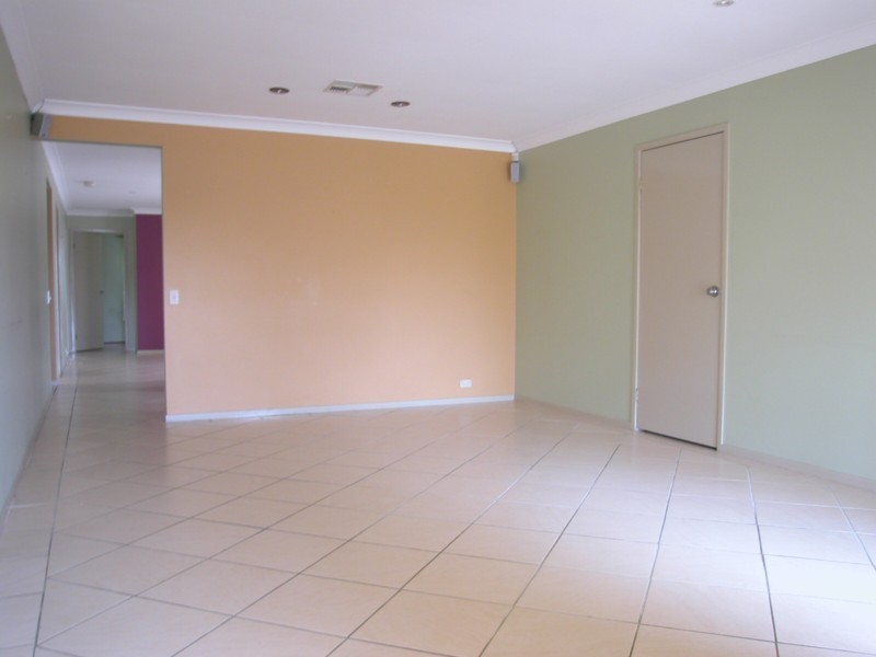 10 Woburn Place, Glenmore Park NSW 2745