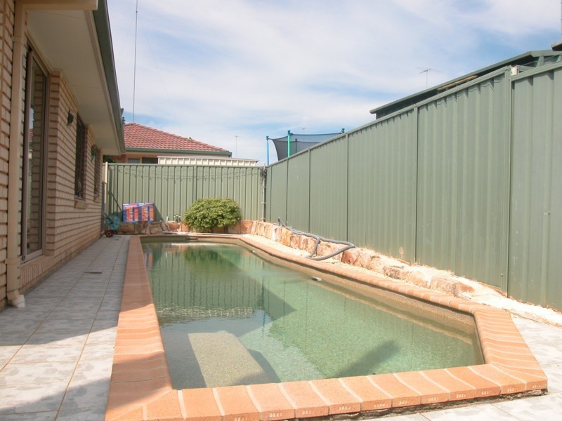 10 Woburn Place, Glenmore Park NSW 2745