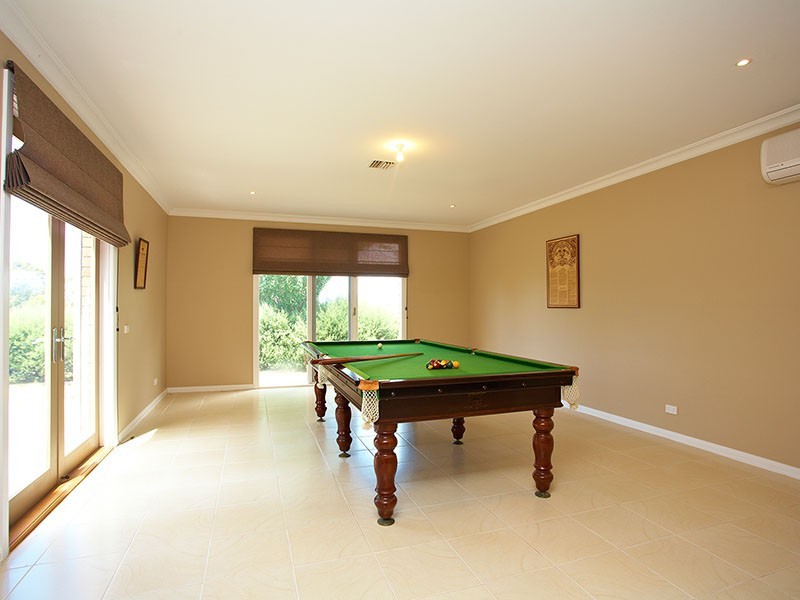 10 Tandarra Drive, Ringwood North VIC 3134