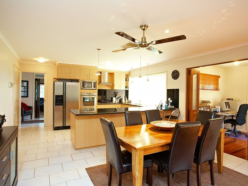 49 Waterview Court, Croydon Hills VIC 3136
