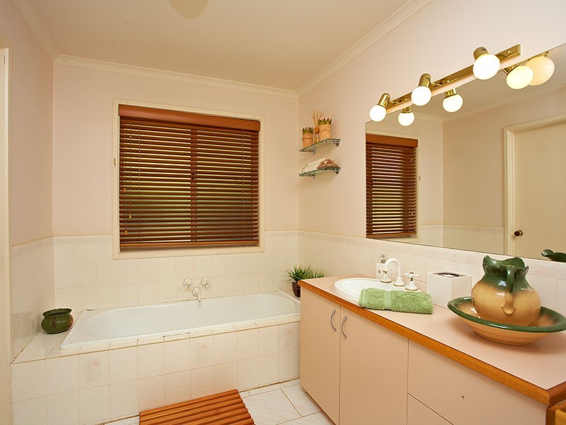 49 Waterview Court, Croydon Hills VIC 3136