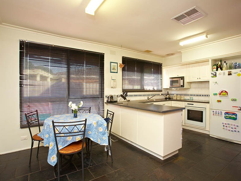 16 Sherwood Avenue, Ringwood East VIC 3135