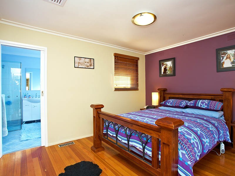 16 Sherwood Avenue, Ringwood East VIC 3135