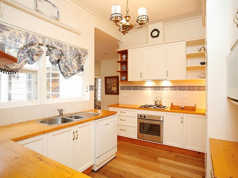 18 Vista Avenue, Ringwood East VIC 3135