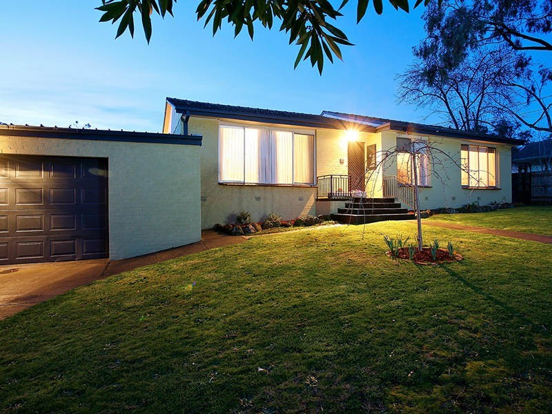 11 Seares Drive, Ringwood East VIC 3135