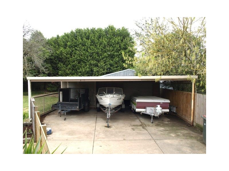 49 Blazey Road, Croydon South VIC 3136