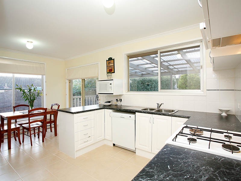 11 Seares Drive, Ringwood East VIC 3135