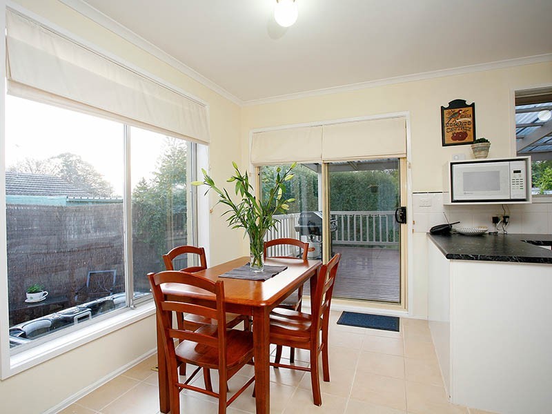 11 Seares Drive, Ringwood East VIC 3135