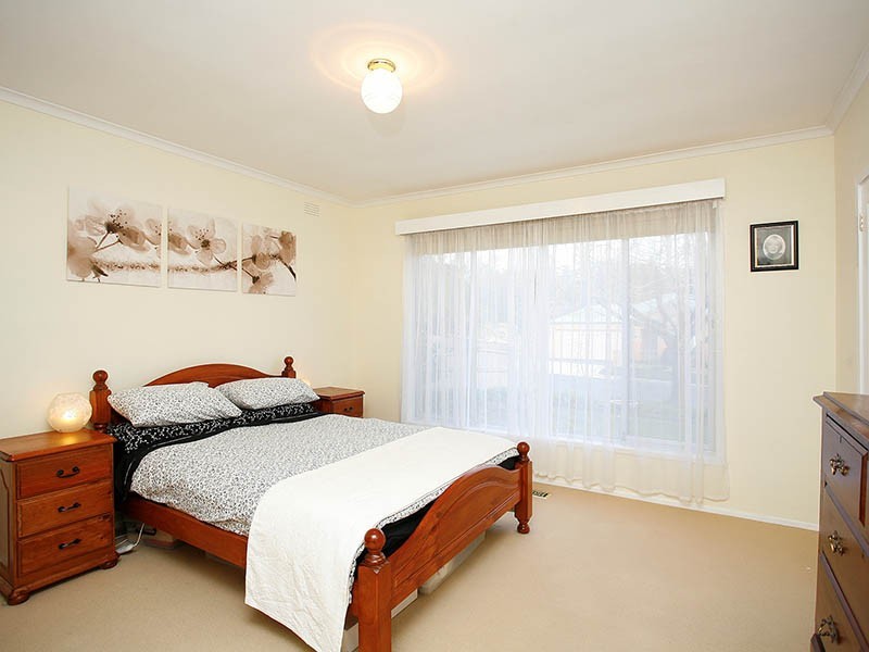 11 Seares Drive, Ringwood East VIC 3135