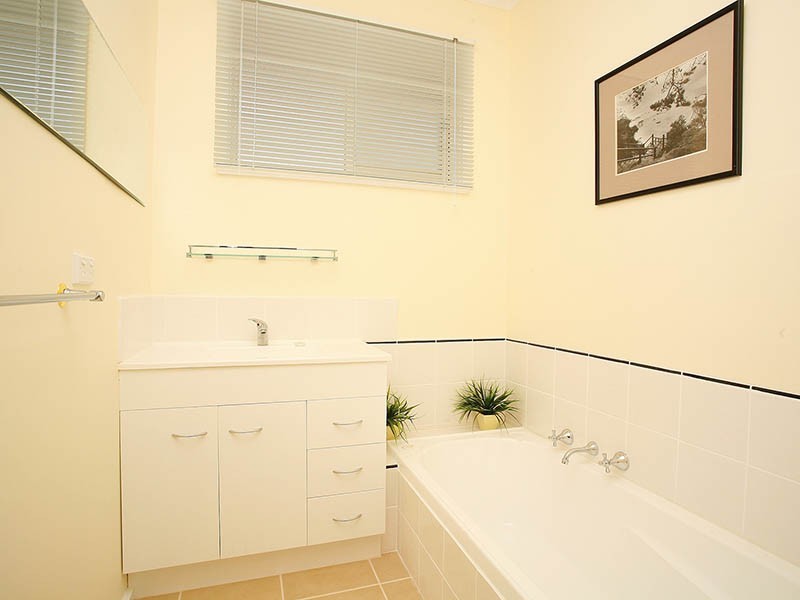 11 Seares Drive, Ringwood East VIC 3135