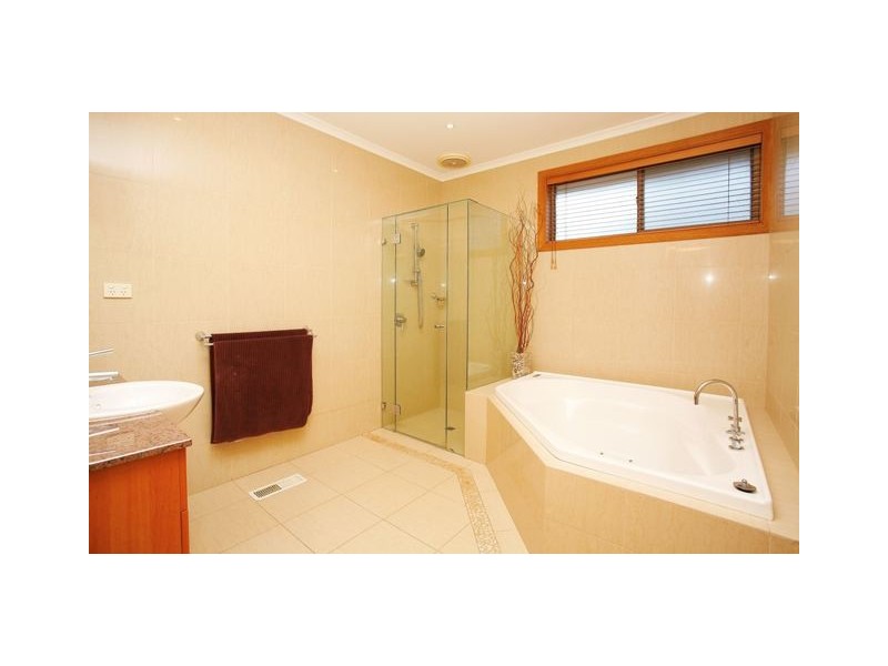 5 Heather Court, Ringwood North VIC 3134