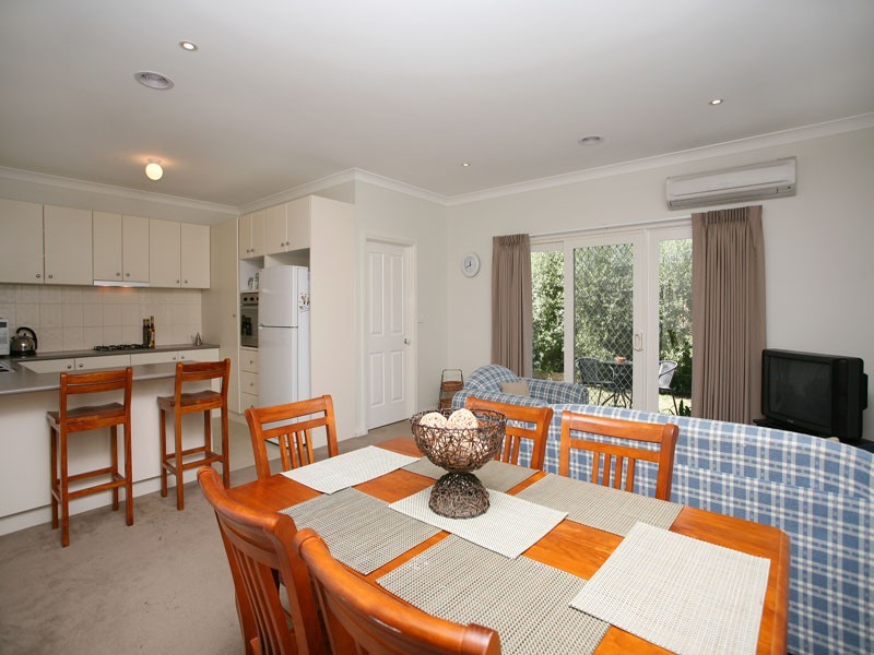 2/5 Neville Street, Ringwood VIC 3134