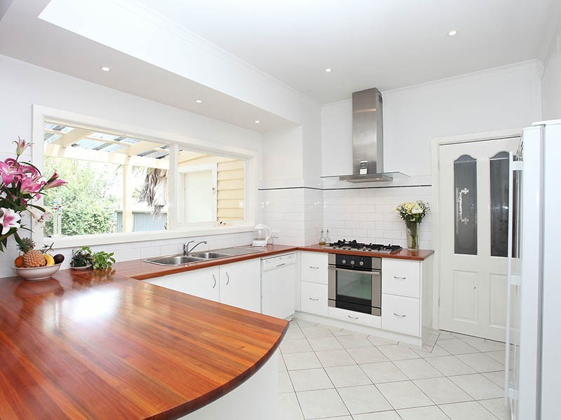 12 Lois Street, Ringwood East VIC 3135
