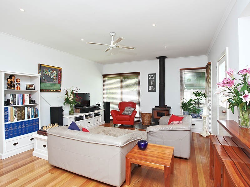 12 Lois Street, Ringwood East VIC 3135