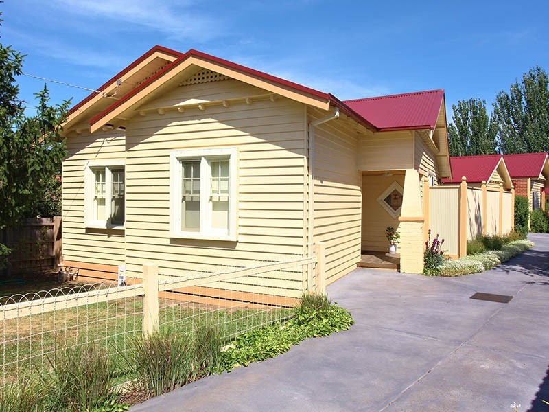 1/2 Lena Grove, Ringwood VIC 3134