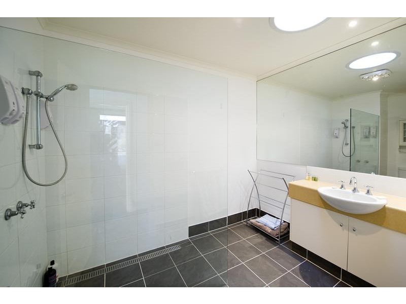 2/80 Diane Crescent, Croydon VIC 3136