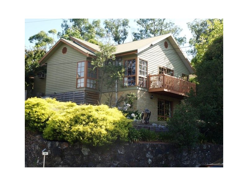 37 Pinewood Avenue, Ringwood East VIC 3135