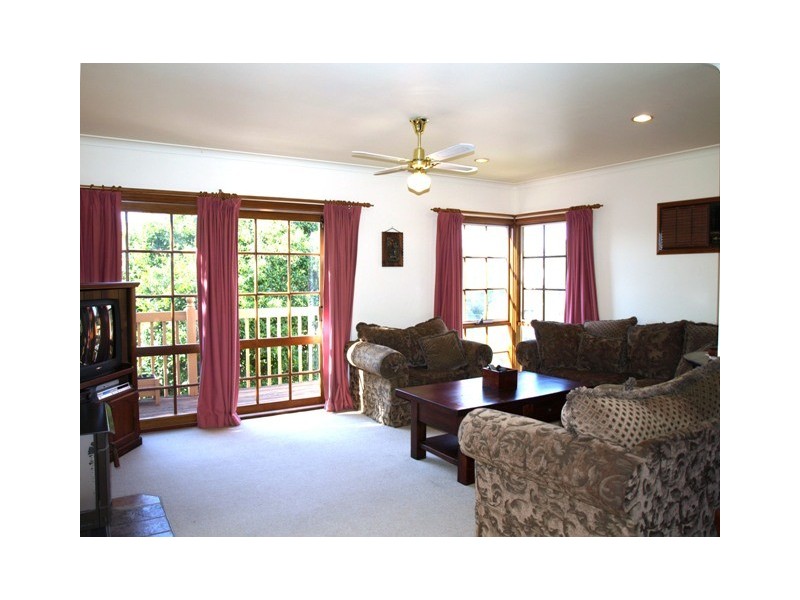 37 Pinewood Avenue, Ringwood East VIC 3135