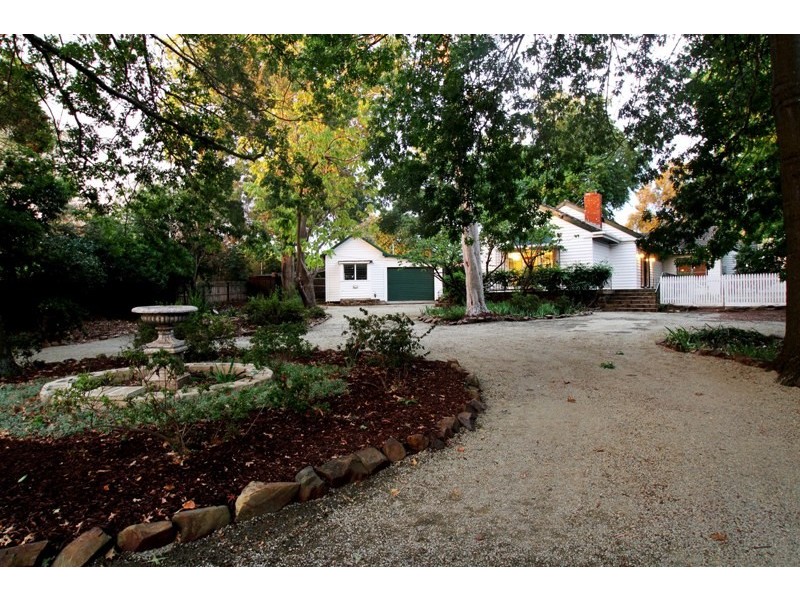 16 Wavell Avenue, Kilsyth VIC 3137