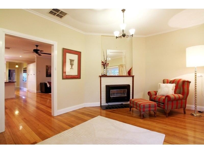 16 Wavell Avenue, Kilsyth VIC 3137