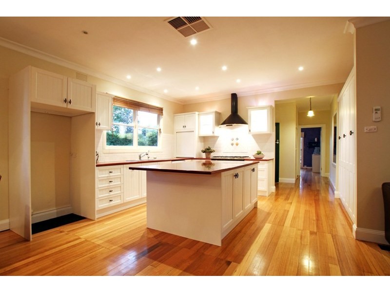 16 Wavell Avenue, Kilsyth VIC 3137