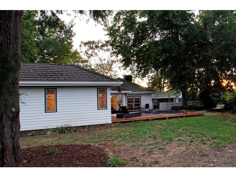 16 Wavell Avenue, Kilsyth VIC 3137