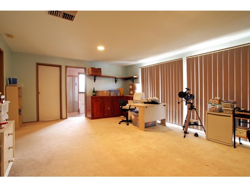 9 Camberley Rise, Ringwood North VIC 3134