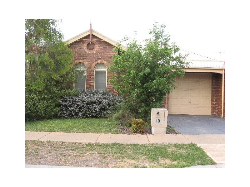 10 Hopkins Pass, Pakenham VIC 3810