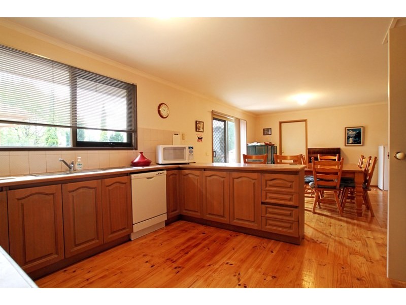 9 Camberley Rise, Ringwood North VIC 3134