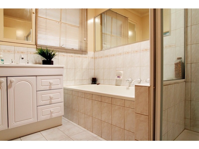 10 Middlebrook Drive, Ringwood North VIC 3134