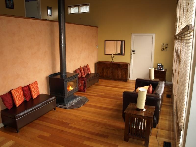 18 Ruthven, Ringwood East VIC 3135