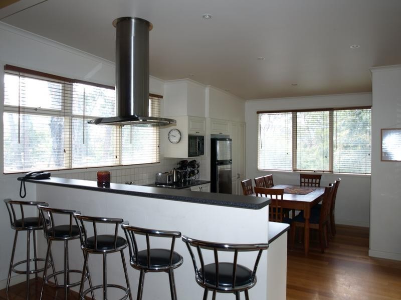 18 Ruthven, Ringwood East VIC 3135