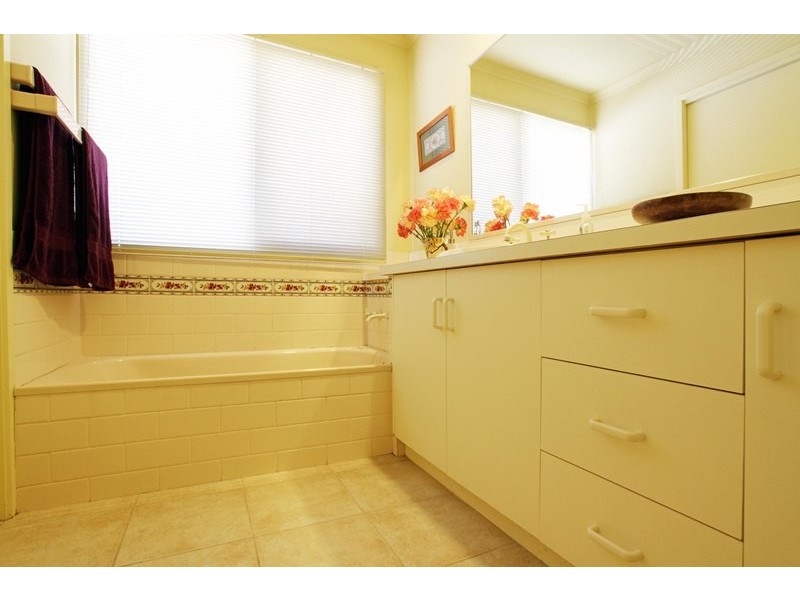 2/19 Unsworth Road, Ringwood North VIC 3134