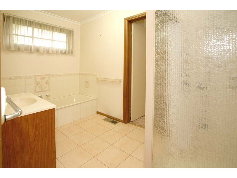 27a Sunbeam Avenue, Ringwood East VIC 3135