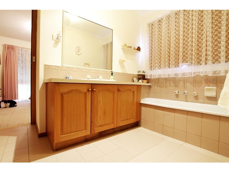 1/2 Freeman Street, Ringwood East VIC 3135