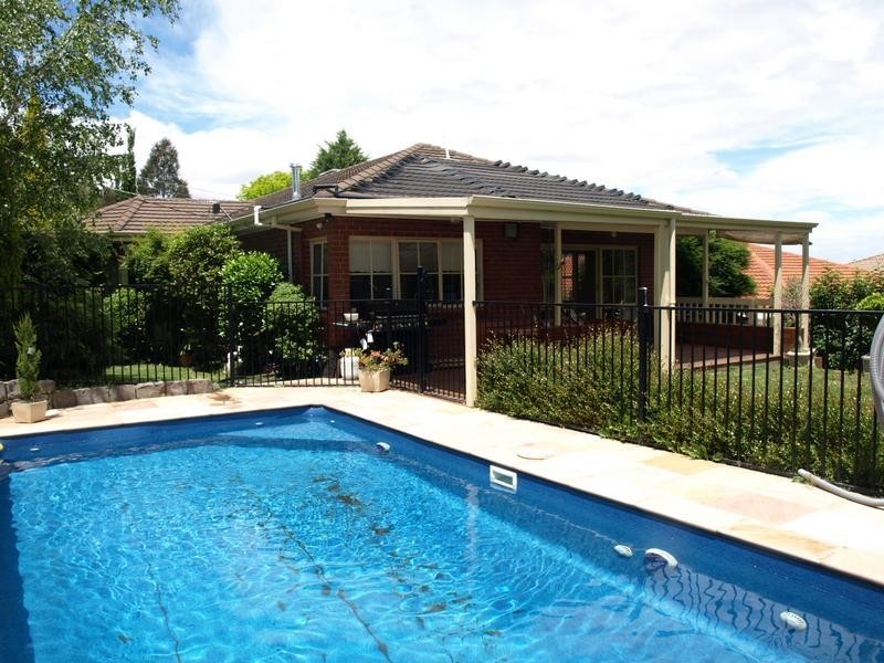 10 Wellington Park Road, Ringwood North VIC 3134