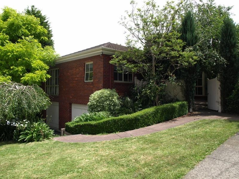 10 Wellington Park Road, Ringwood North VIC 3134