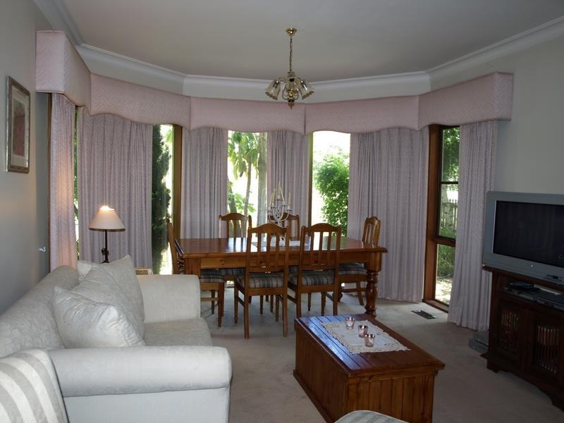 10 Wellington Park Road, Ringwood North VIC 3134