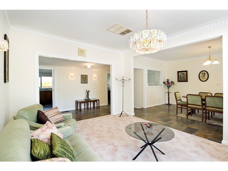 11 Carcoola Road, Ringwood East VIC 3135
