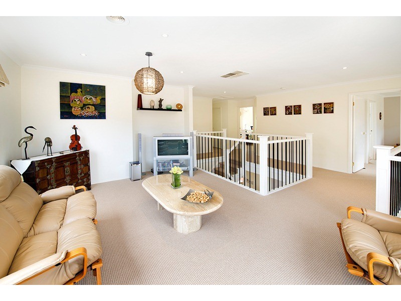 7 Berrywood Walk, Warranwood VIC 3134