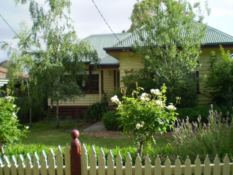 5 Clement Crescent, Croydon VIC 3136