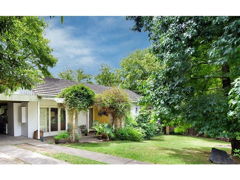 18 Linden Road, Ringwood North VIC 3134